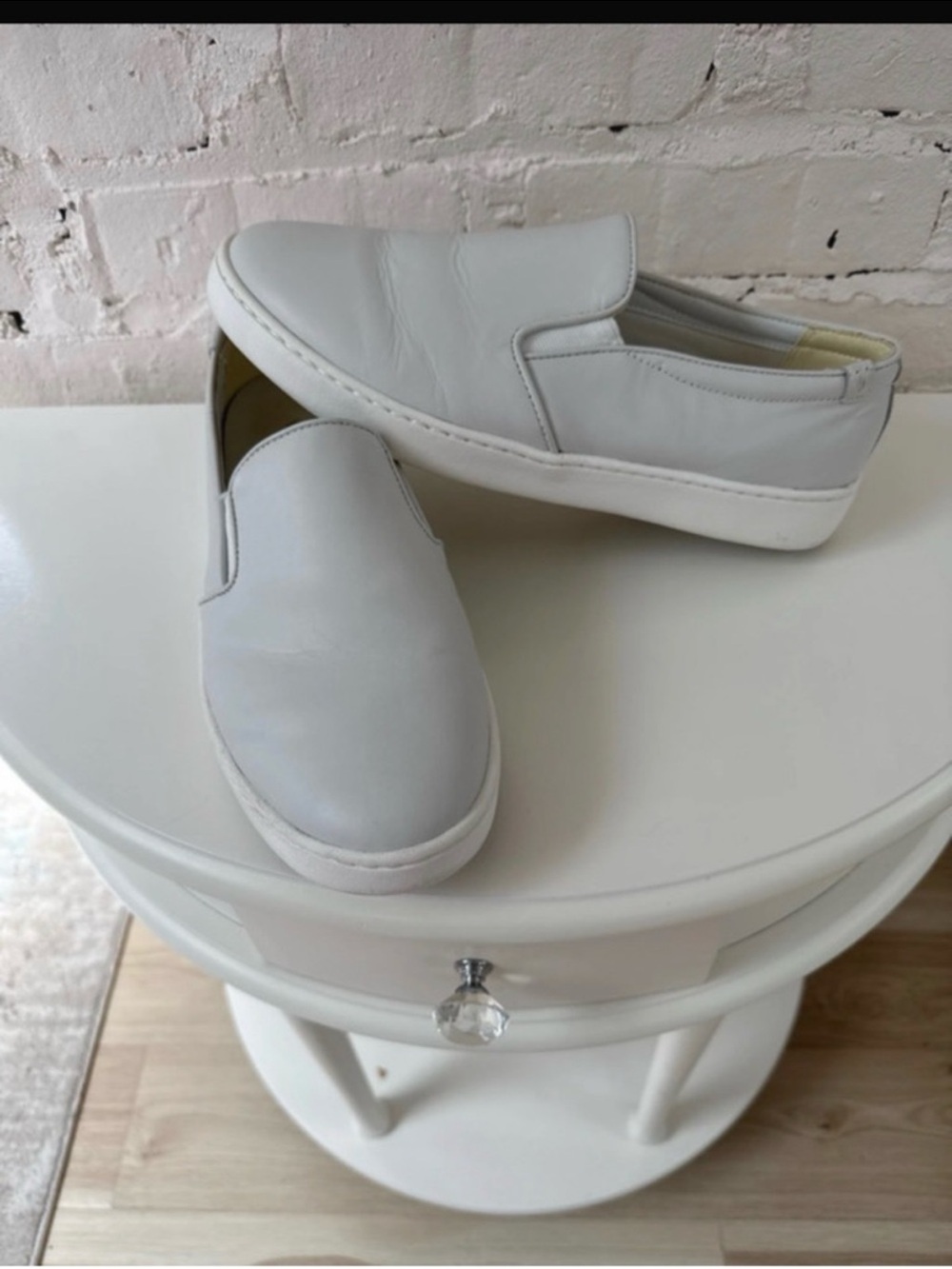 Vionic Pro Avery Women’s Light Grey Leather Slip On Orthotic Shoes size 9.5